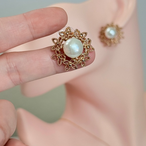 ⚜️ Elegant Gold Earrings With Pearl - Picture 7 of 7